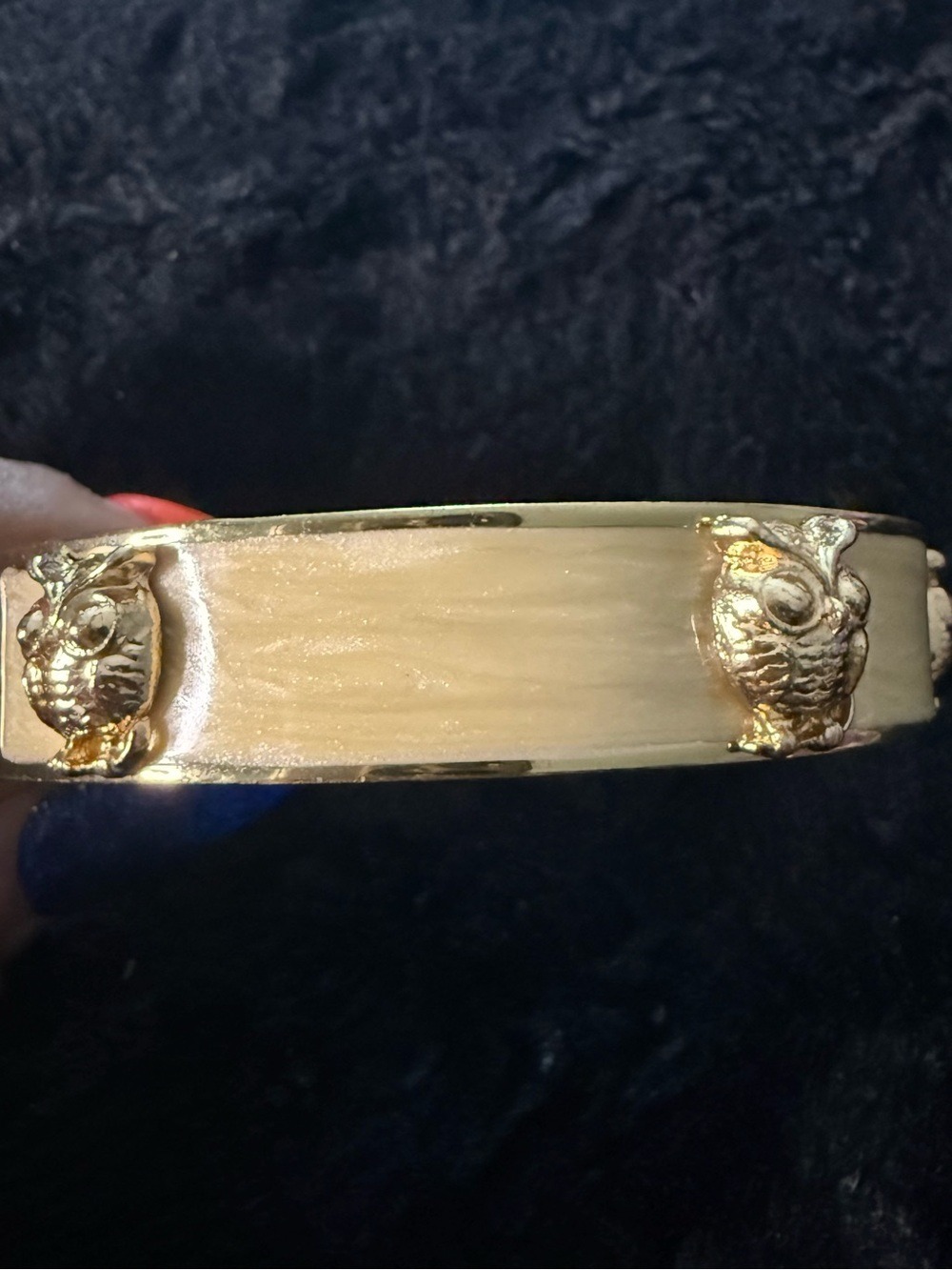 Vintage Owl Motif Gold Tone Hinged Bangle Bracelet Mother of Pearl Look - Picture 7 of 7